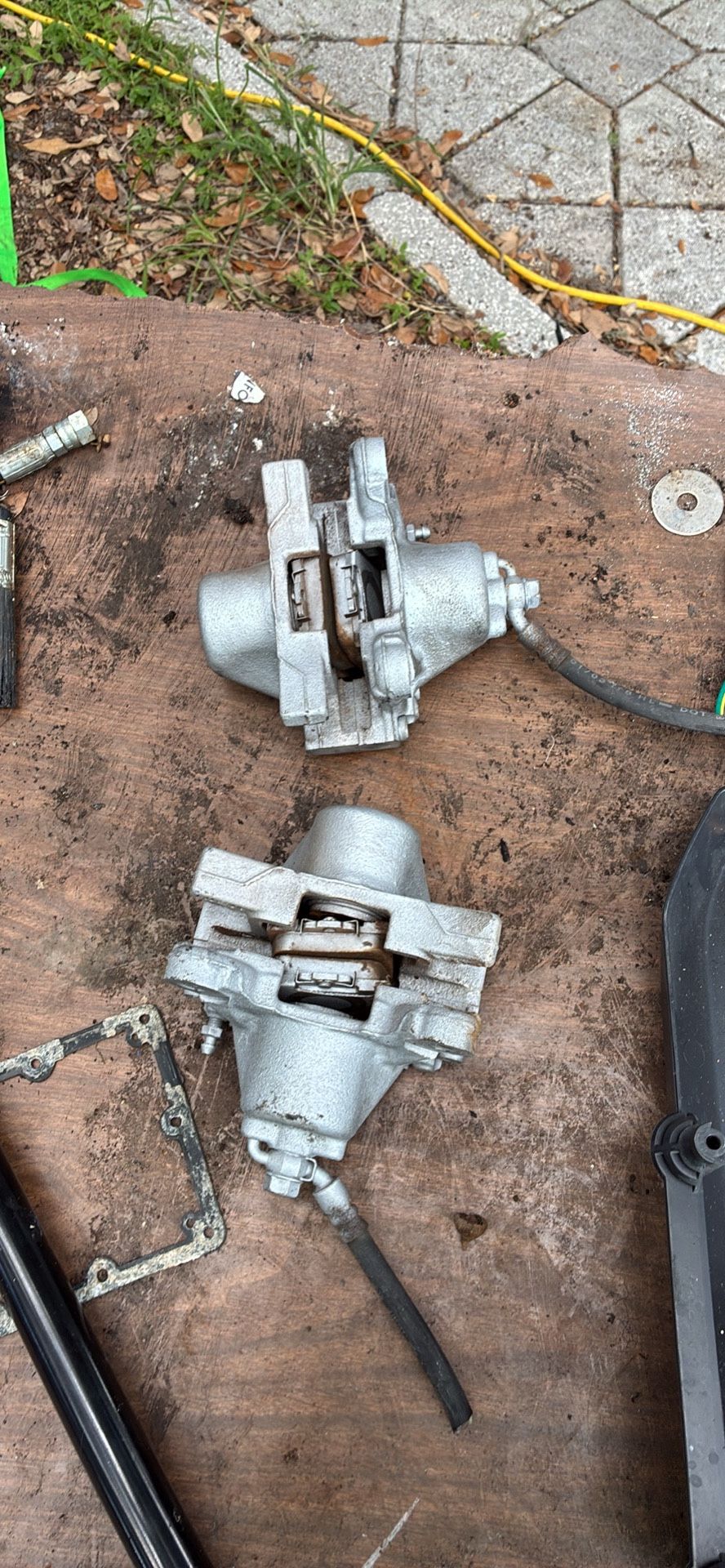 2000-2005 Is300 Rear Brake Calipers 