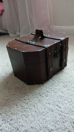 Wooden Leather Box Like New! Pickup Near 45s And Beltway 8 Houston Texas 77075