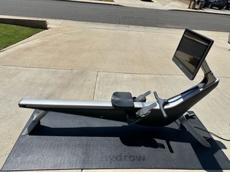 Hydrow Connected Rowing Machine + Mat & Original Guides — Good Condition