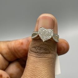 Timeless Elegance 18KT Gold And Diamond Ring