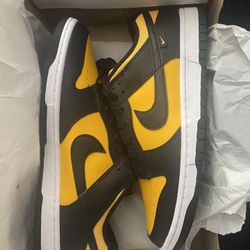 Nike dunk low reverse gold