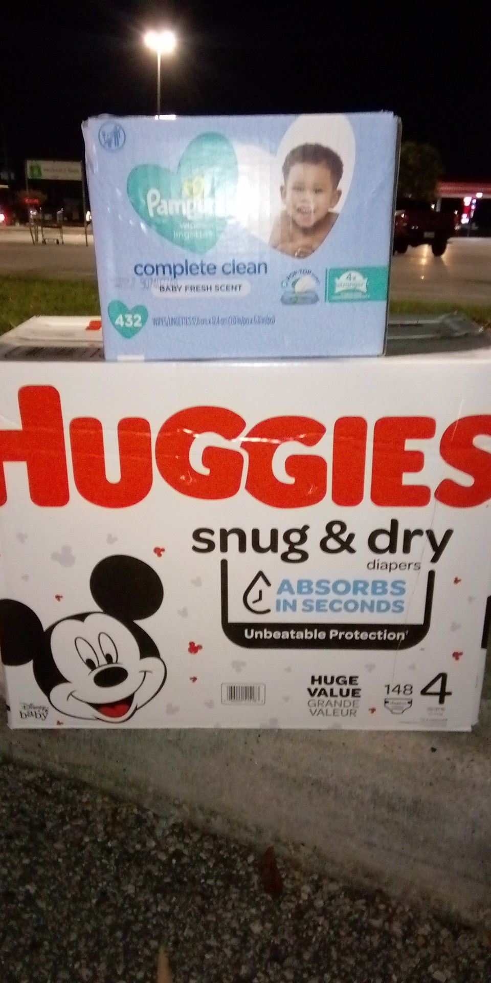 Brand New case of Huggies snug and dry size 4 comes with a case of pampers wipes!