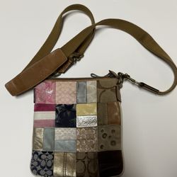 Authentic vintage Coach patchwork crossbody bag from the mid-2000s Y2K era. Features Coach’s iconic mixed-material patchwork design with signature “C”
