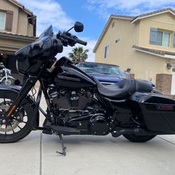 2018 Harley Davidson FLHXS Street Glide Special Edition  has 10,000 miles . Just serviced everything works . 107 cc engine pink slip in hand 
