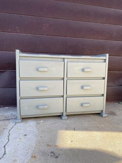 Dresser 