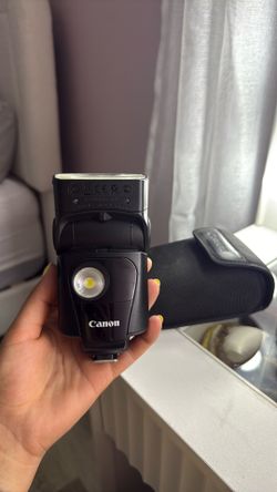 Canon Speedlite 320EX Flash