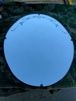 Vintage Oval mirror w/ design