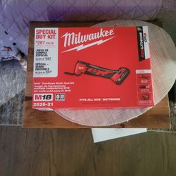 Millwaukee Multi Tool With Battery 