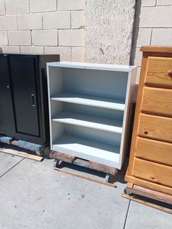 Metal 2-tier bookcase w/ adjustable shelves