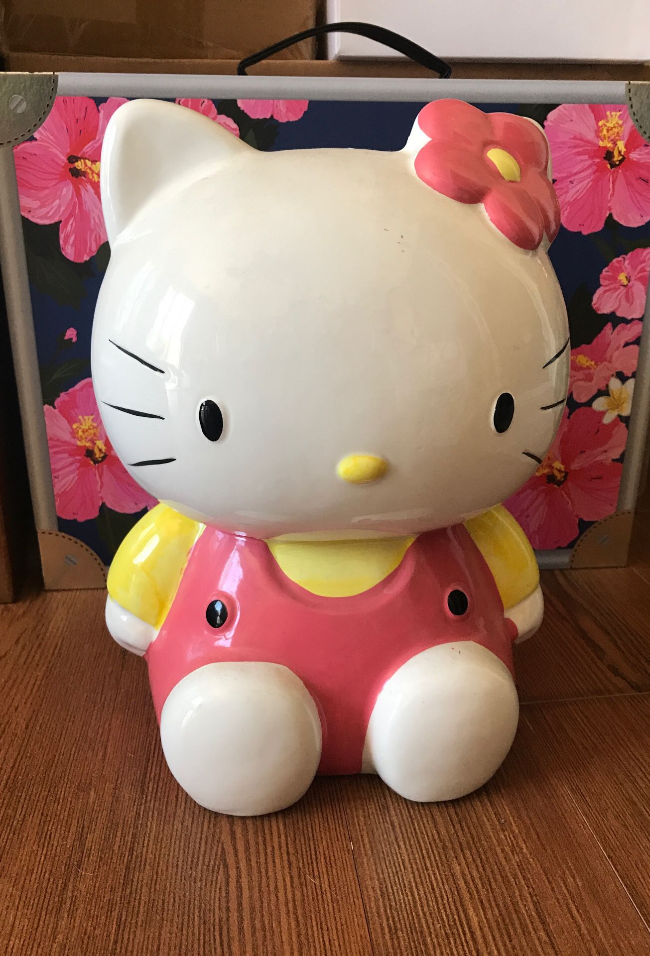 Hello Kitty piggy bank w/ free canvas bag