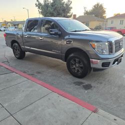 2018 Nissan Titán SV