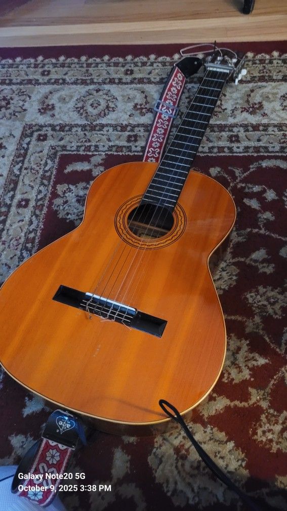 80s Admira Menina Guitar and 60s Song Books