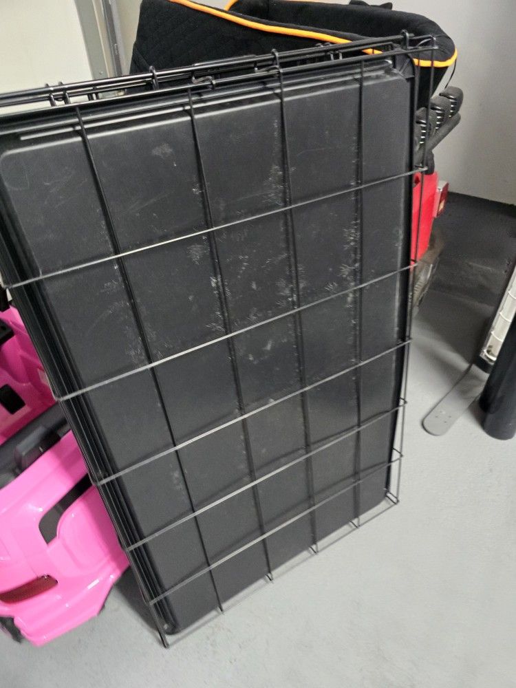 34" X 22" Pet Crate Metal. Dog/cat Etc