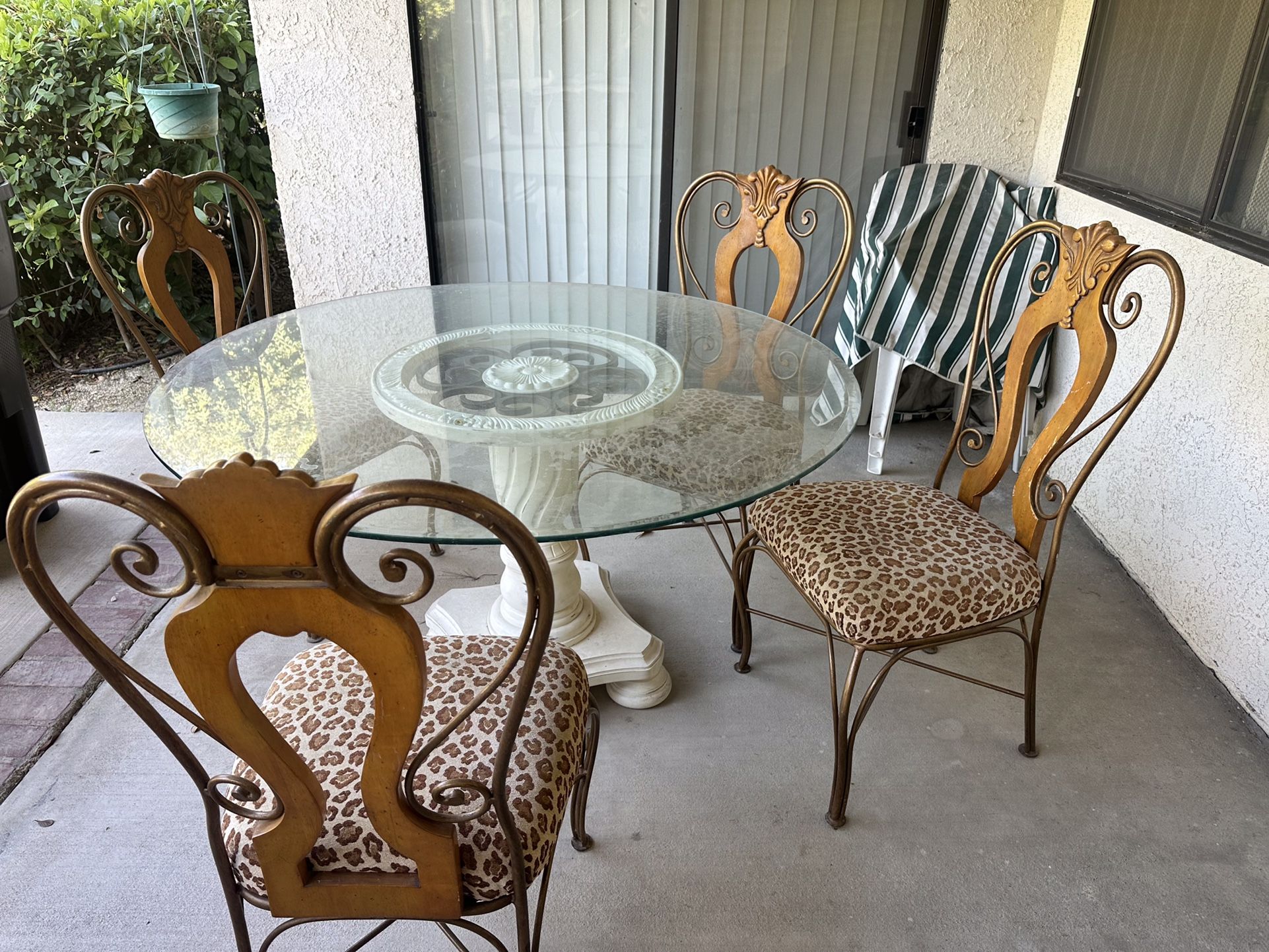 Table & Chairs