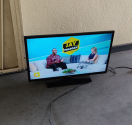 Samsung 32" TV (Model: UN32EH4003F) For Sale