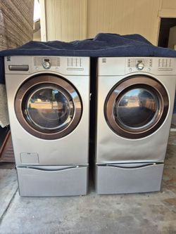 Washer and electric dryer Kenwood set,  pedestals and hoses included