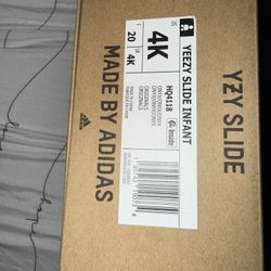 Yeezy Slides 4K