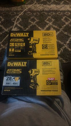 DEWALT 3/8 And 1/2 Inch Compact Impact Wrench With Hog Ring Anvil
