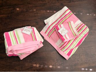 Pink and green towel set
