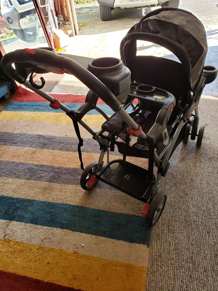 BABY TREND DOUBLE STROLLER IN VERY GOOD CONDITION