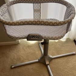 Halo Swivel Bassinet 
