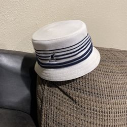 Size Large, Vintage Kangol Hat Condition Like New.