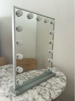Vanity mirror