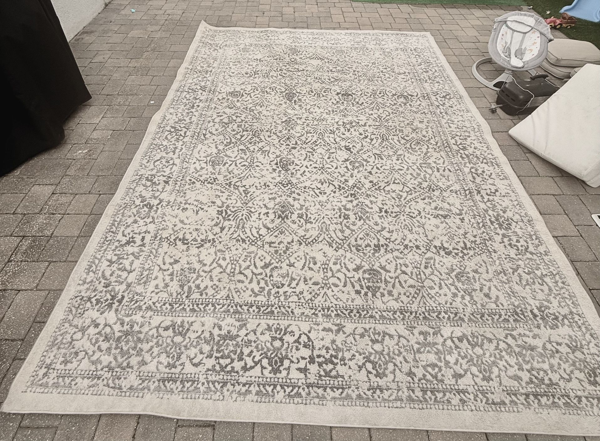 Selling BIG rug 375 x 273 cm.