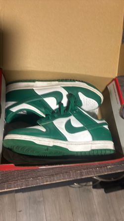 Green Nike dunks SIZE 7
