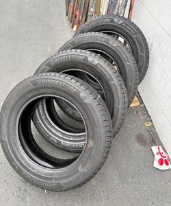 205/65/16 Bridgestone vendo un set de llantas usadas excelente condiciones de vida las 4 ✅🤩I am selling a set of used tires, all 4 in excellent livin