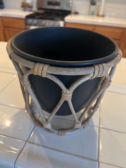 Rattan plant stand/pot