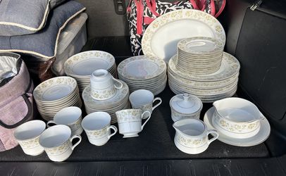 Royal Wentworth # 8702 Japan 82 Piece