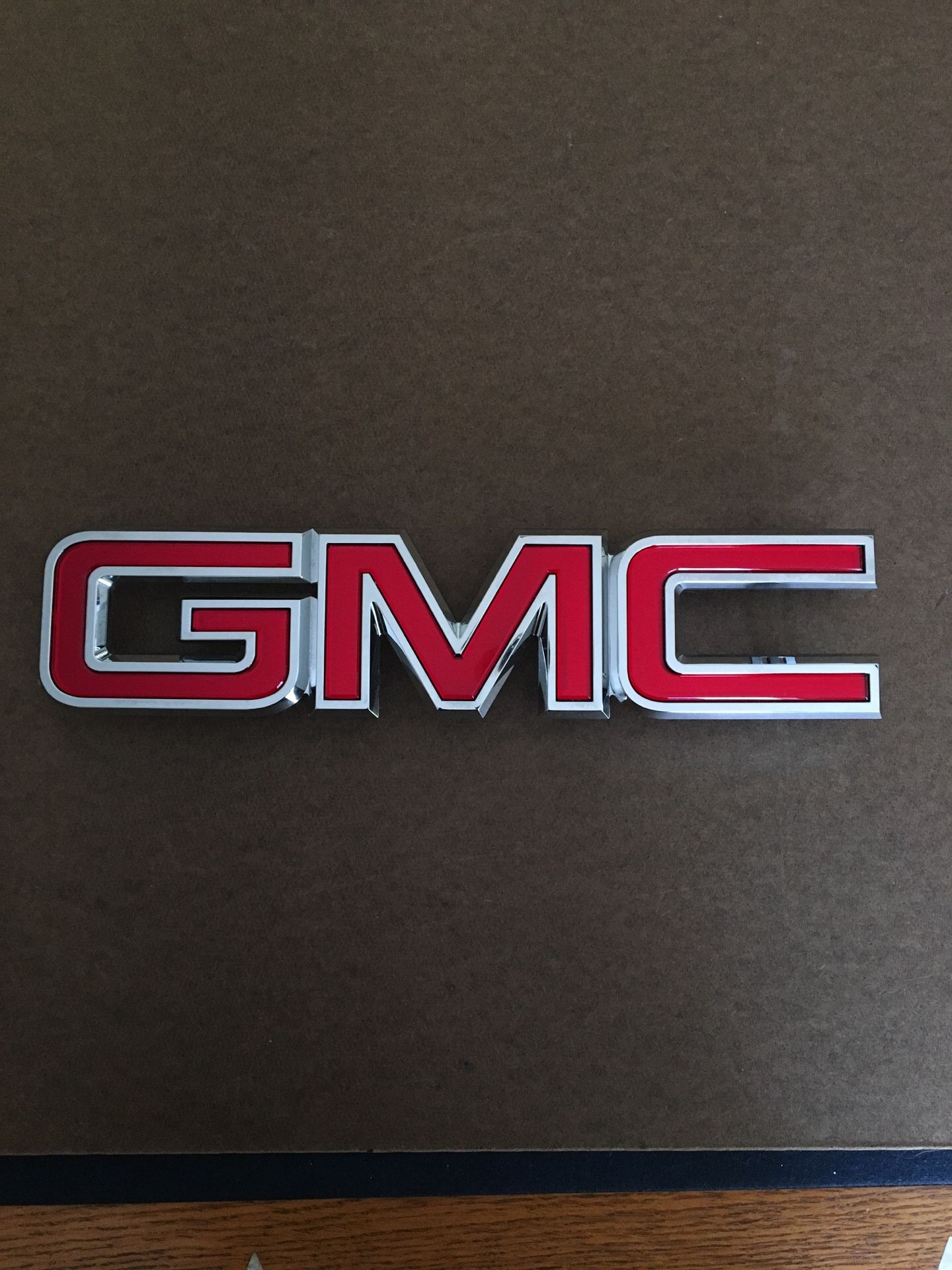 GMC Yukon and Yukon xl grille emblem