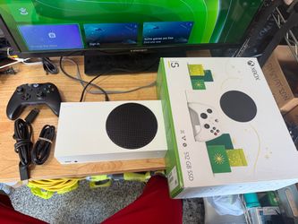 Microsoft Xbox Series S 512GB White Console In Box Wires 2 Controllers Headset   The Microsoft Xbox Series S 512GB White Console is a home console des