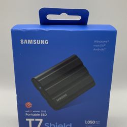 Samsung - T7 Shield 4TB External USB 3.2 Gen 2 Rugged SSD IP65 Water Resistan...