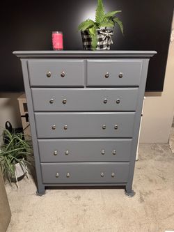 ✨✨GORGEOUS GRAY TALL AND BIG 6 DRAWER DRESSER ✨✨