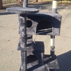 ALLMOST LIKE NEW CAT TREE
