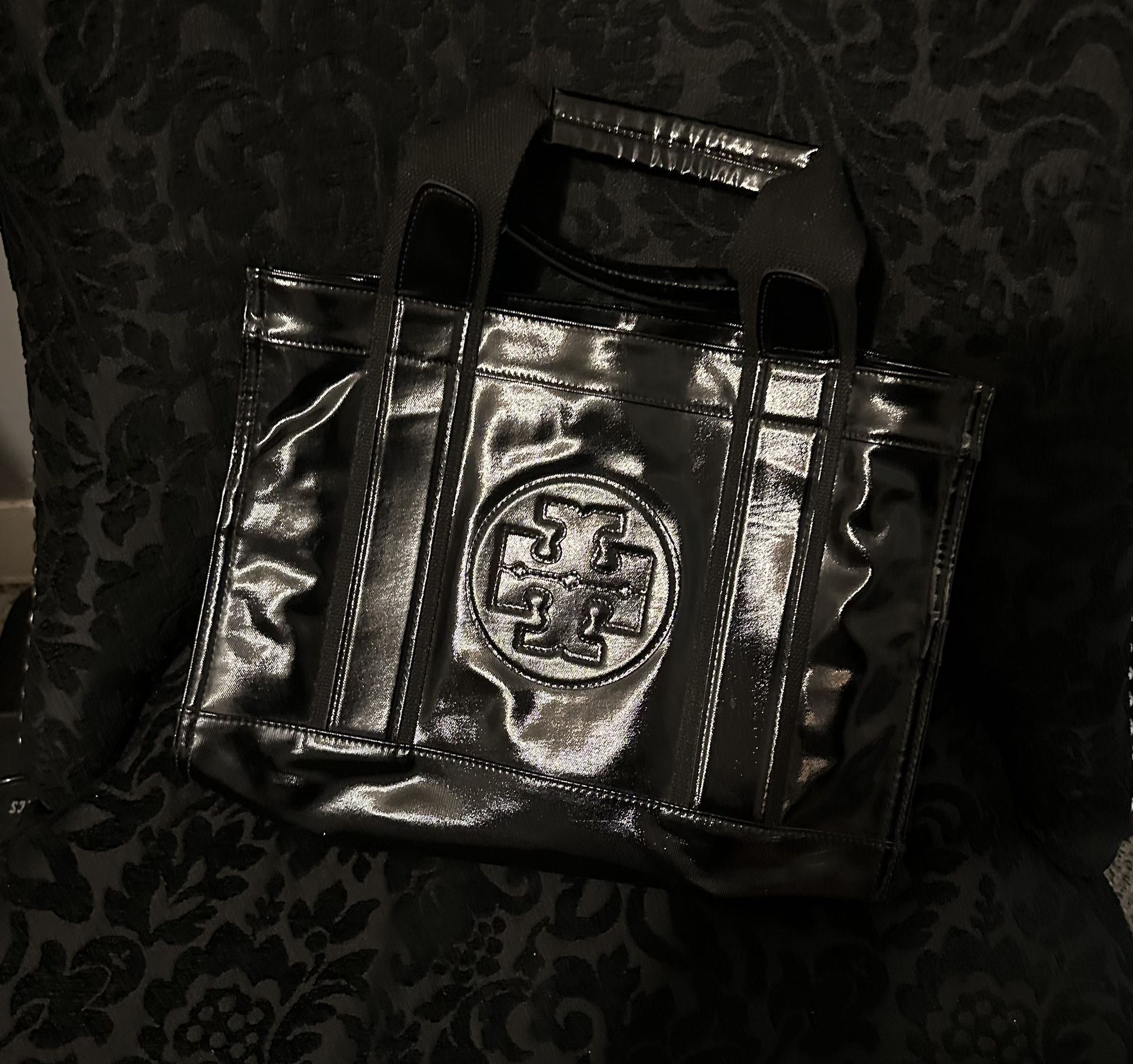 Chic Tote Tory Burch Handbag Black Patent Leather