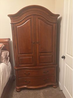 Armoire chest