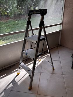Gorilla Ladders Aluminum 3 Step Ladder
