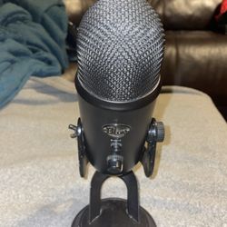 Blue Mic. PROFESSIONAL Or FOR OF creators