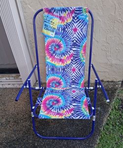 LIKE NEW low sand beach chair (one white plastic cap is missing from handle) $5 FIRM