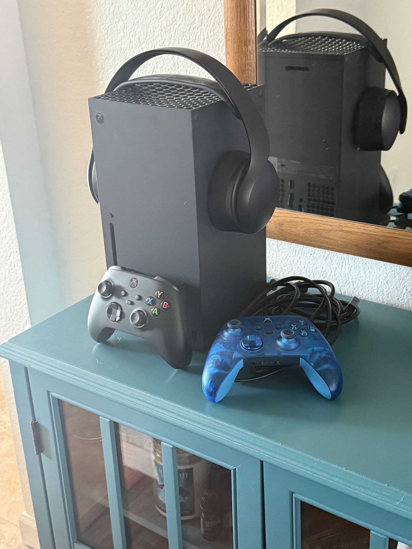 Xbox Series X 1TB - 2 Controllers - Xbox Wireless Headset