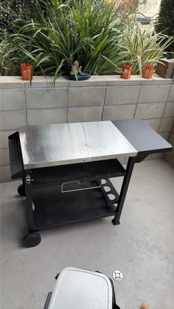 Metal stand for grilling