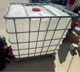275 Gallon Caged Water Tank / IBC Tote – Great Condition