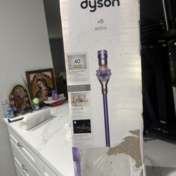 Dyson V8 Extra 