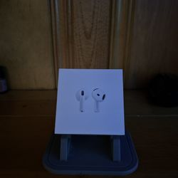 Refurbished* AirPods Generation 4 (ANC) 