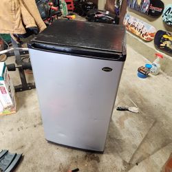 Sanyo Mini Fridge