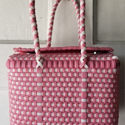 MADE IN MEXICO PINK & WHITE WOVEN PLAYA BAG PLASTIC RECYCLED