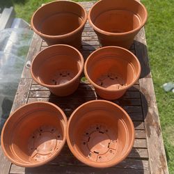 Set Of 6 Plastic Planting Pots Clean Excellent Condition 